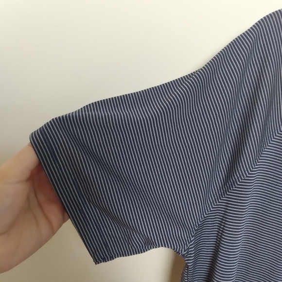 Under Armour Striped Short Sleeve Loose Fit Heatgear Athletic Tee Size Small - Picture 6 of 10